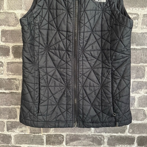 The North Face puffer vest black pockets - Picture 5 of 10